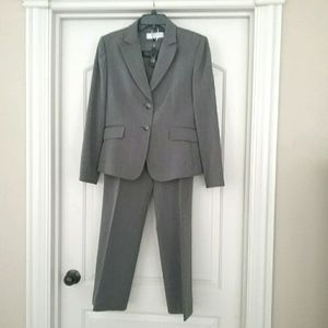 Grey Tahari Pantsuit in Size 8 petite